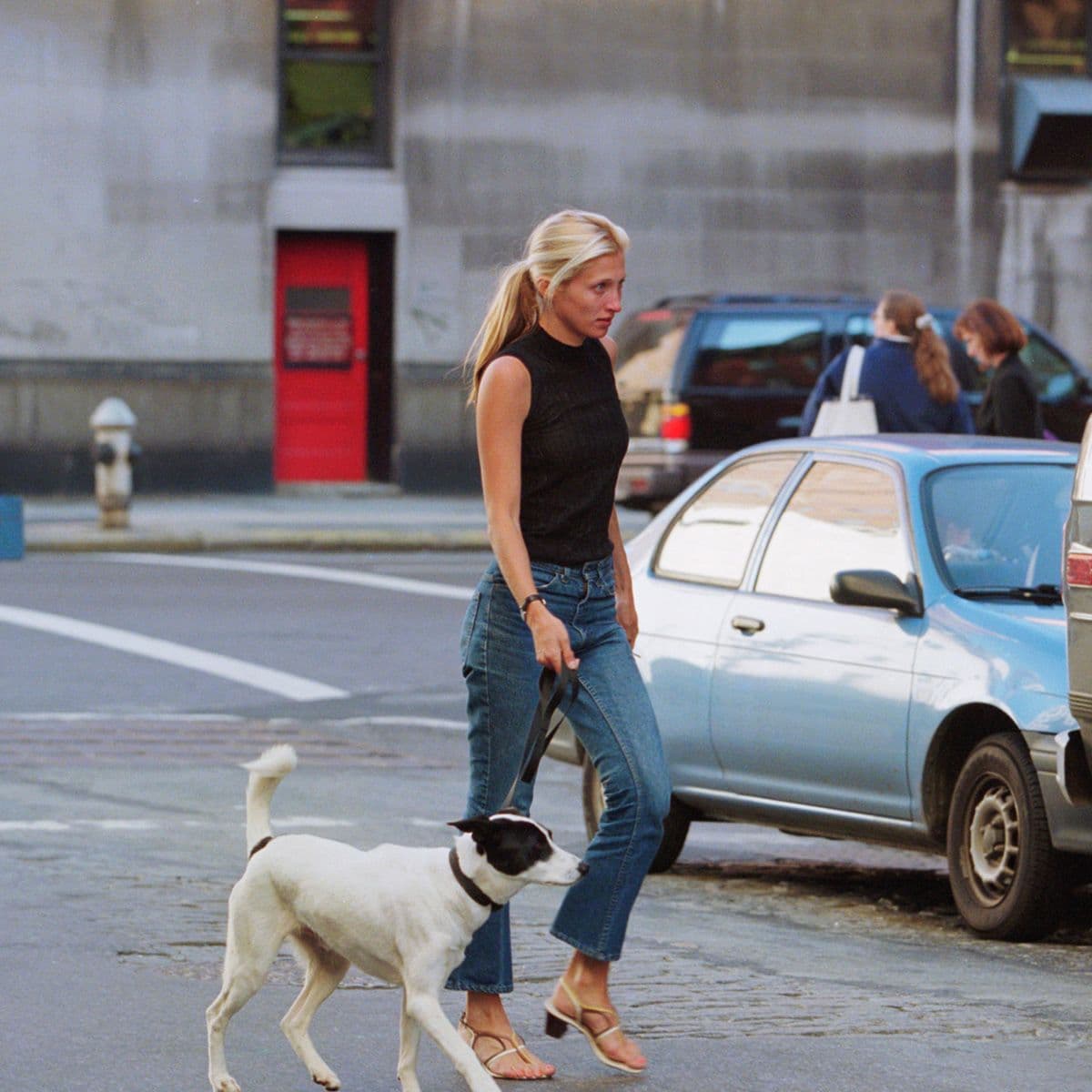  The 6 Things Carolyn Bessette Kennedy Always Wore in the Spring 