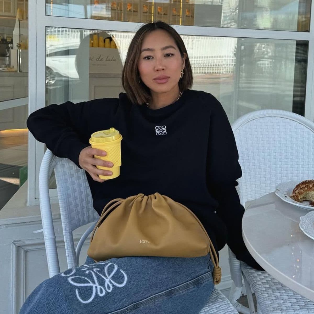  Out of All the New Designer Bags, Stylish Women Keep Coming Back to This Timeless, Anti-Trend Style 